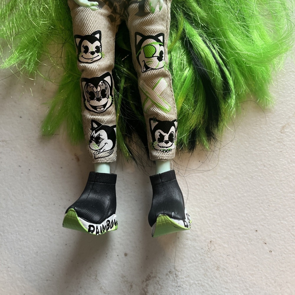 Rainbow High Harley Limestone Shadow Vision Articulated Doll Neon Green & Black - Picture 4 of 6